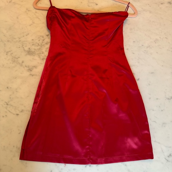Quinn Strapless Mini Dress in Red
SUPERDOWN - Picture 6 of 6
